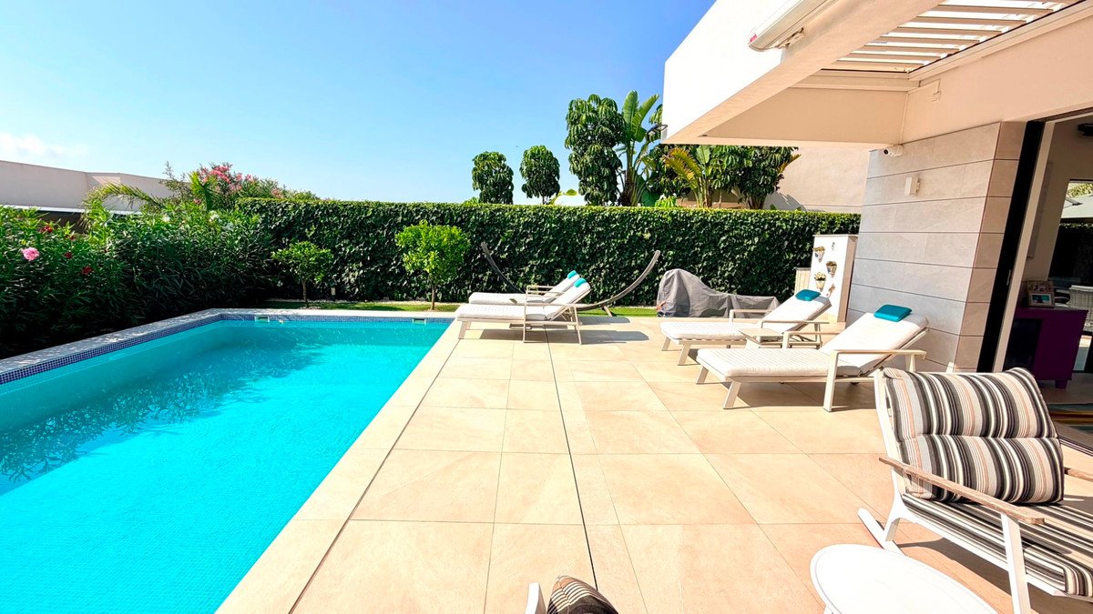 4 Bed Detached Villa in Los Montesinos