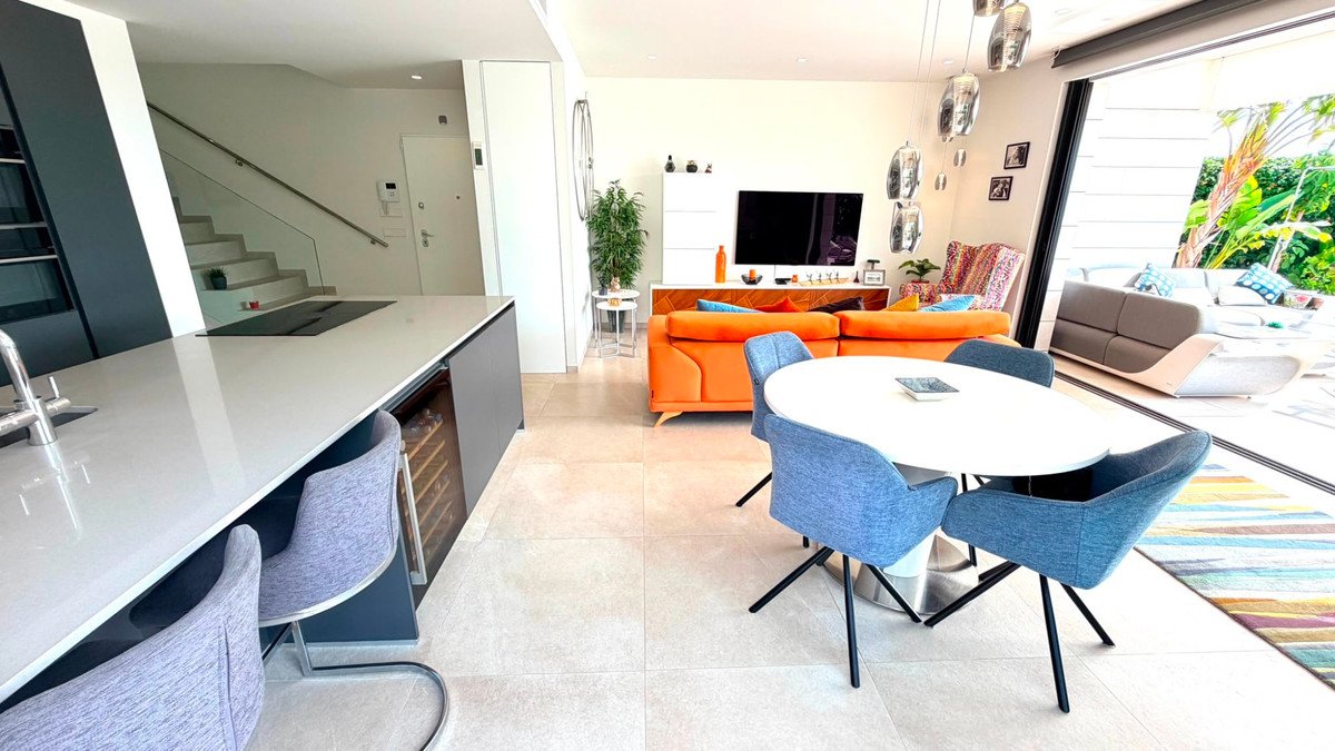 4 Bed Detached Villa in Los Montesinos