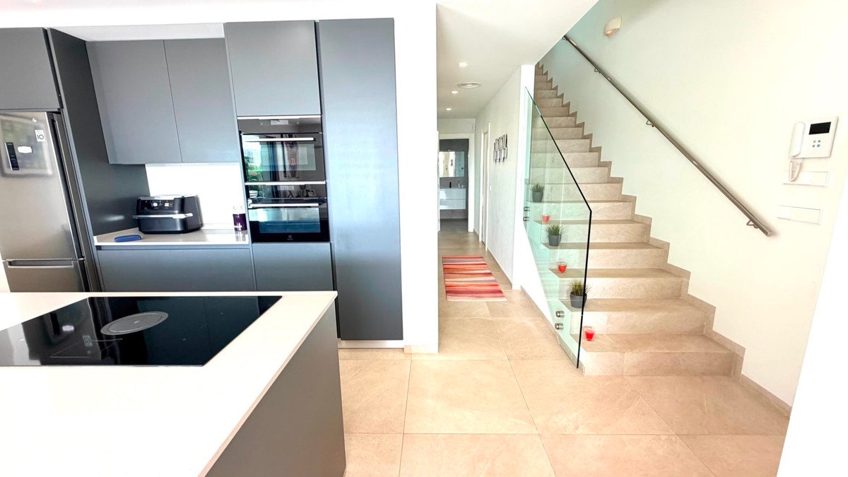4 Bed Detached Villa in Los Montesinos