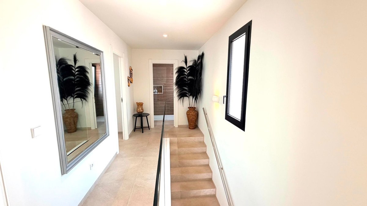 4 Bed Detached Villa in Los Montesinos