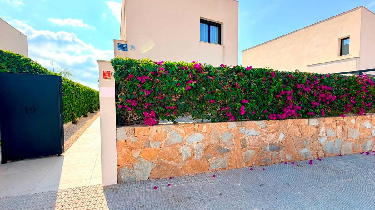 4 Bed Detached Villa in Los Montesinos