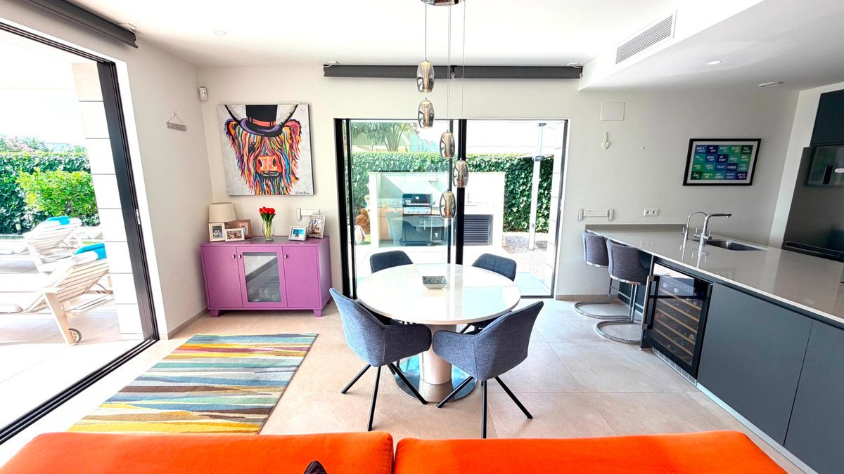 4 Bed Detached Villa in Los Montesinos