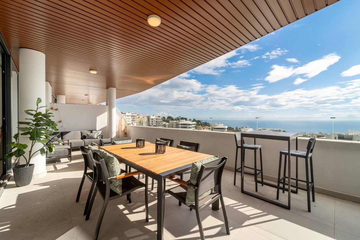 2 Bed Middle Floor Apartment in Fuengirola