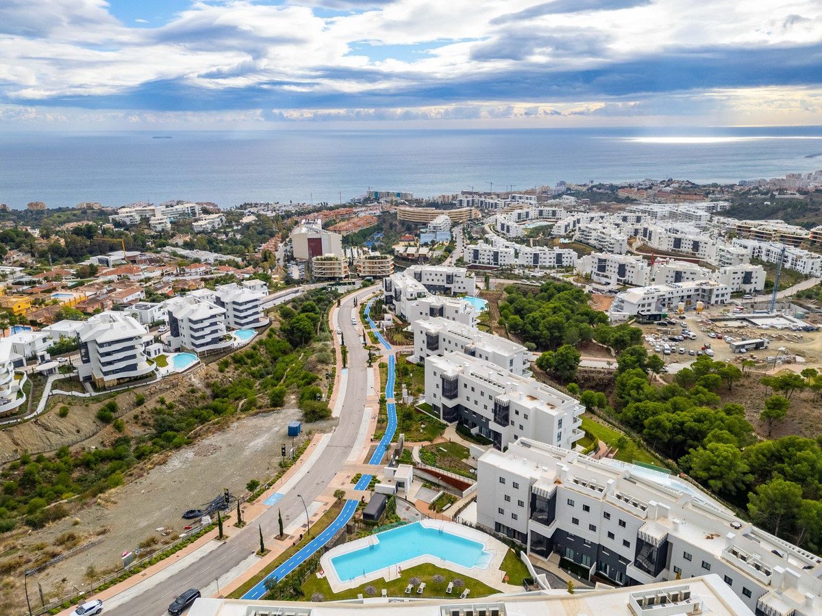 2 Bed Middle Floor Apartment in Fuengirola