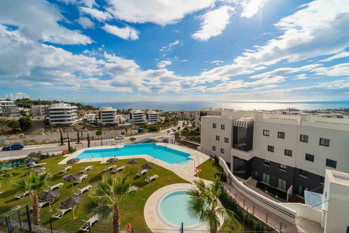 2 Bed Middle Floor Apartment in Fuengirola