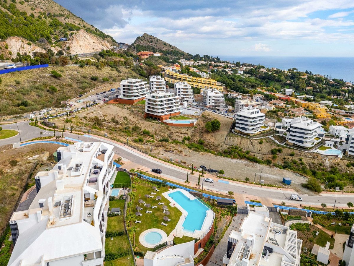 2 Bed Middle Floor Apartment in Fuengirola