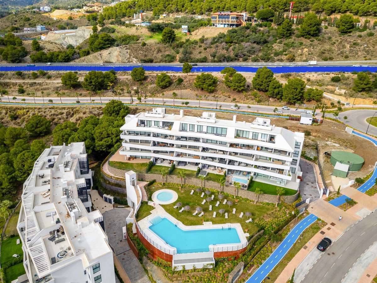 2 Bed Middle Floor Apartment in Fuengirola
