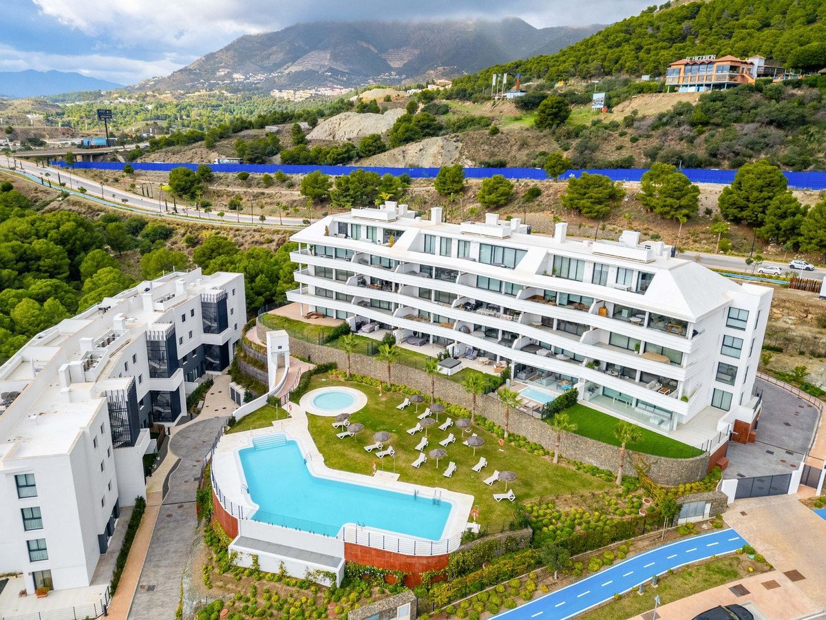 2 Bed Middle Floor Apartment in Fuengirola