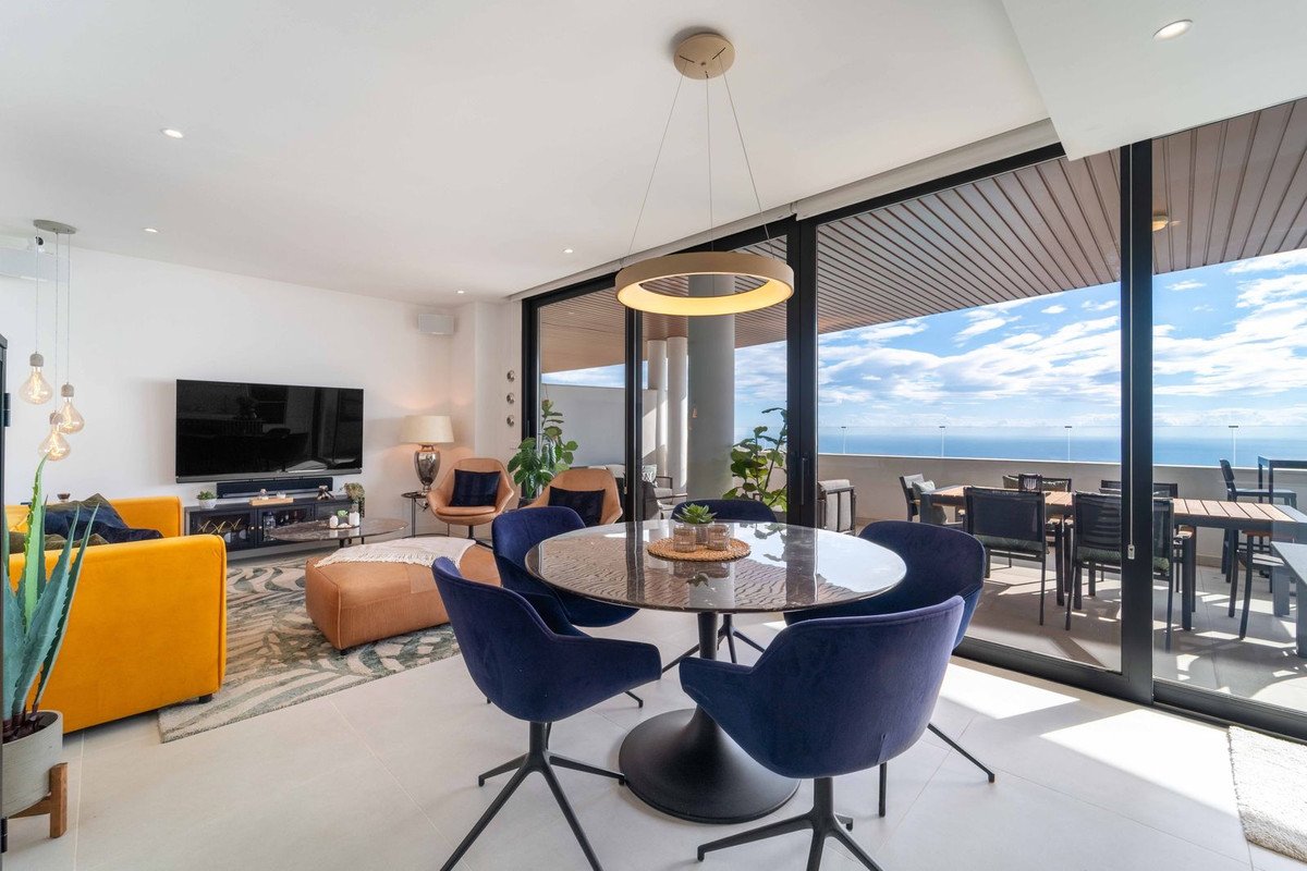 2 Bed Middle Floor Apartment in Fuengirola