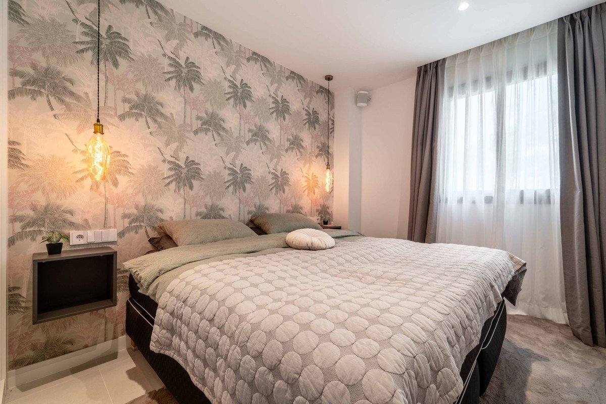 2 Bed Middle Floor Apartment in Fuengirola