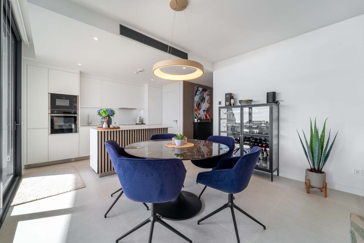 2 Bed Middle Floor Apartment in Fuengirola
