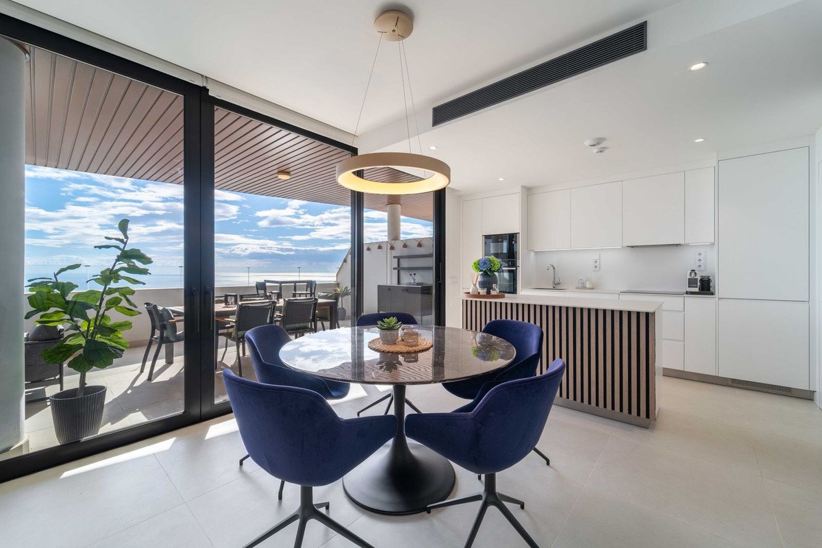 2 Bed Middle Floor Apartment in Fuengirola