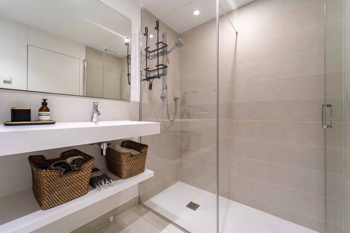 2 Bed Middle Floor Apartment in Fuengirola