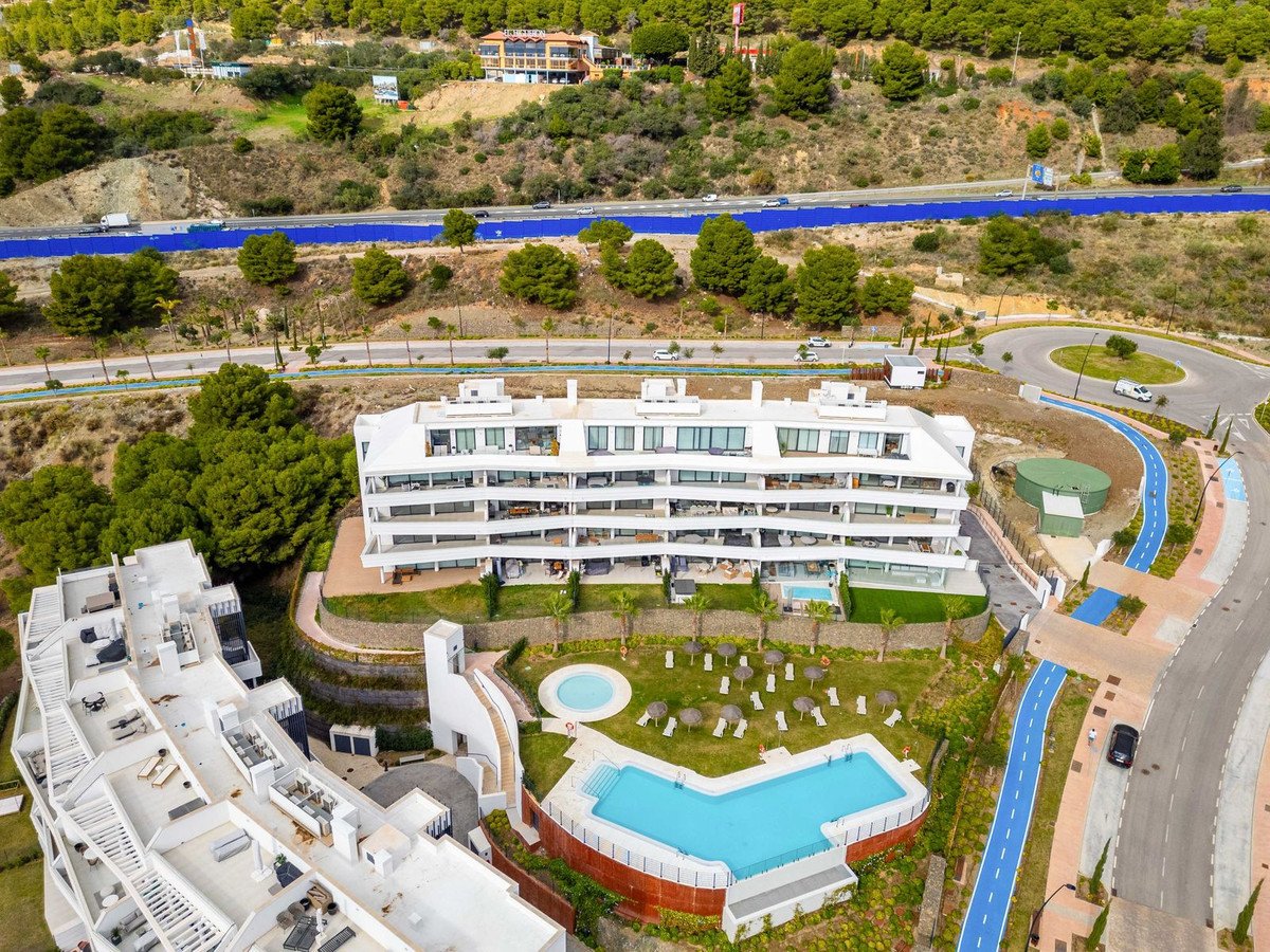 2 Bed Middle Floor Apartment in Fuengirola