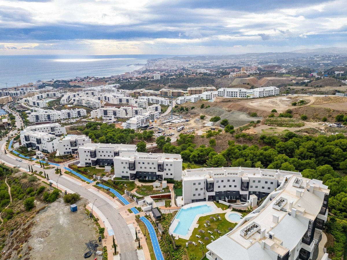 2 Bed Middle Floor Apartment in Fuengirola