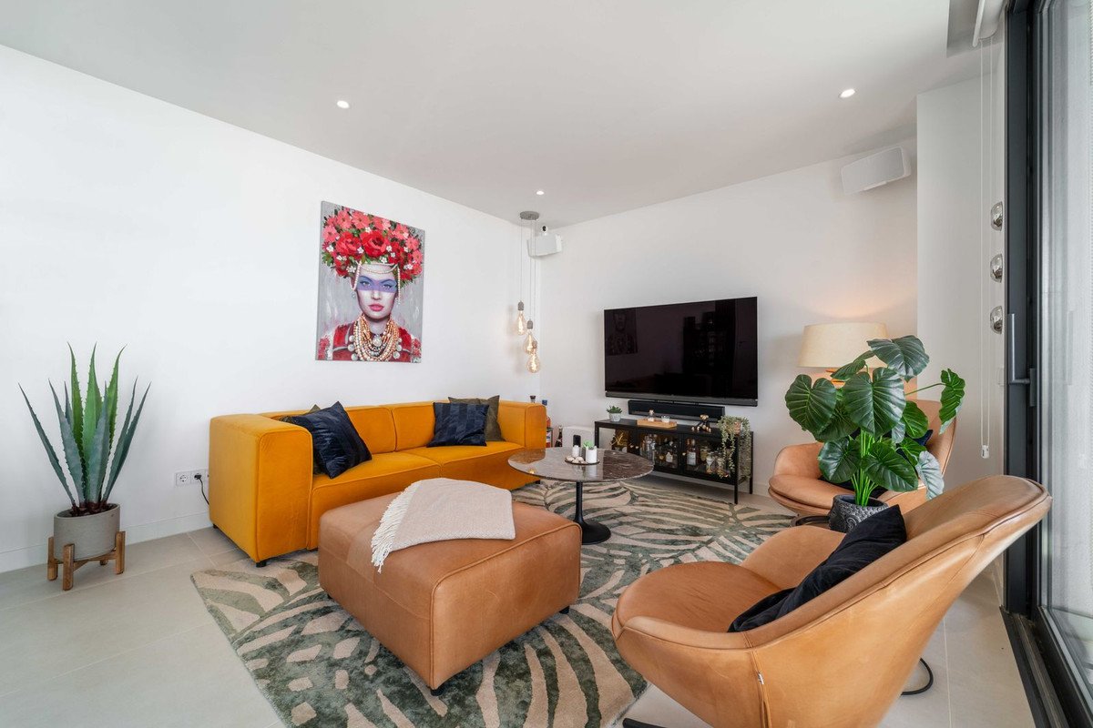 2 Bed Middle Floor Apartment in Fuengirola