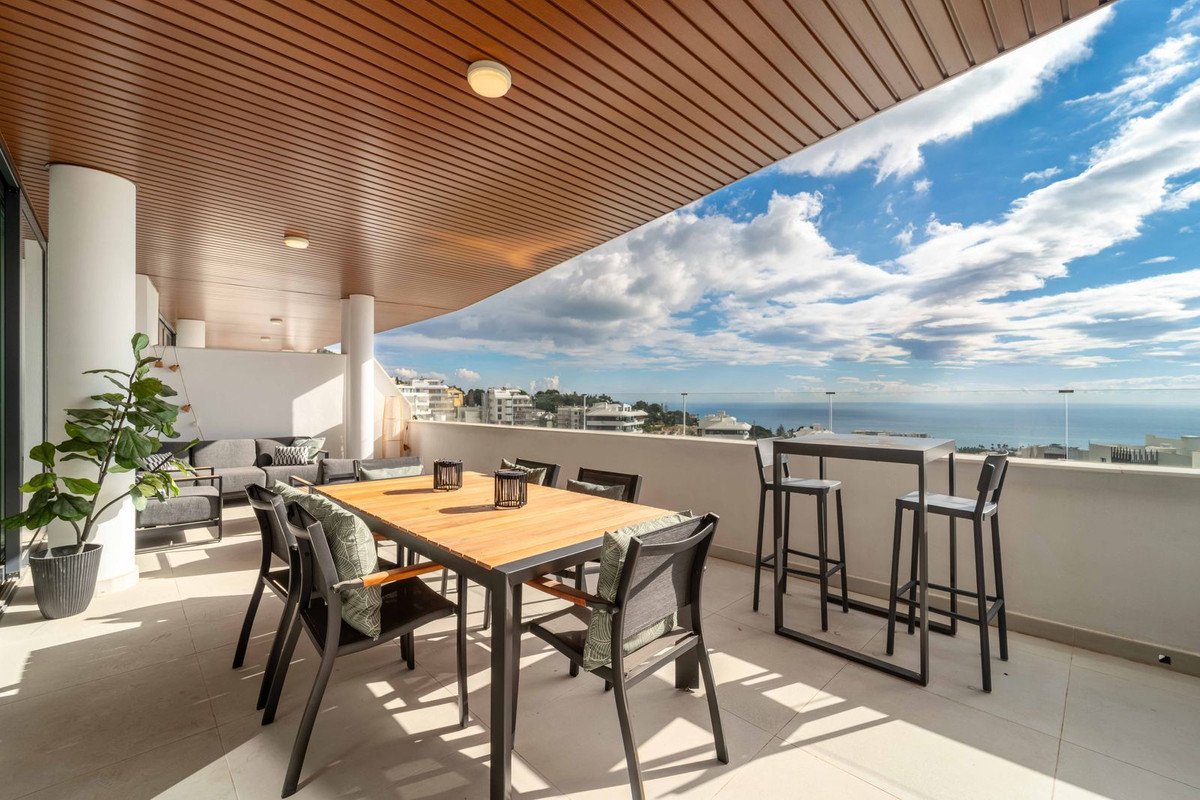 2 Bed Middle Floor Apartment in Fuengirola