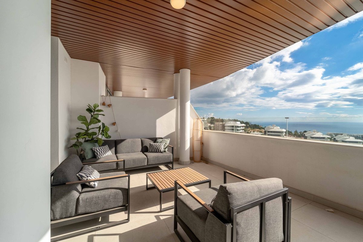 2 Bed Middle Floor Apartment in Fuengirola