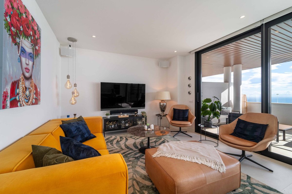 2 Bed Middle Floor Apartment in Fuengirola