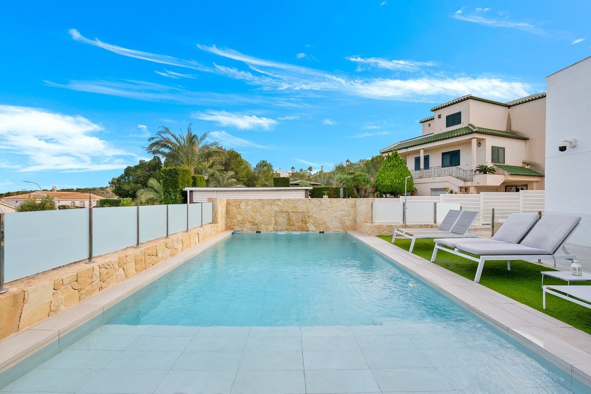 4 Bed Detached Villa in Algorfa