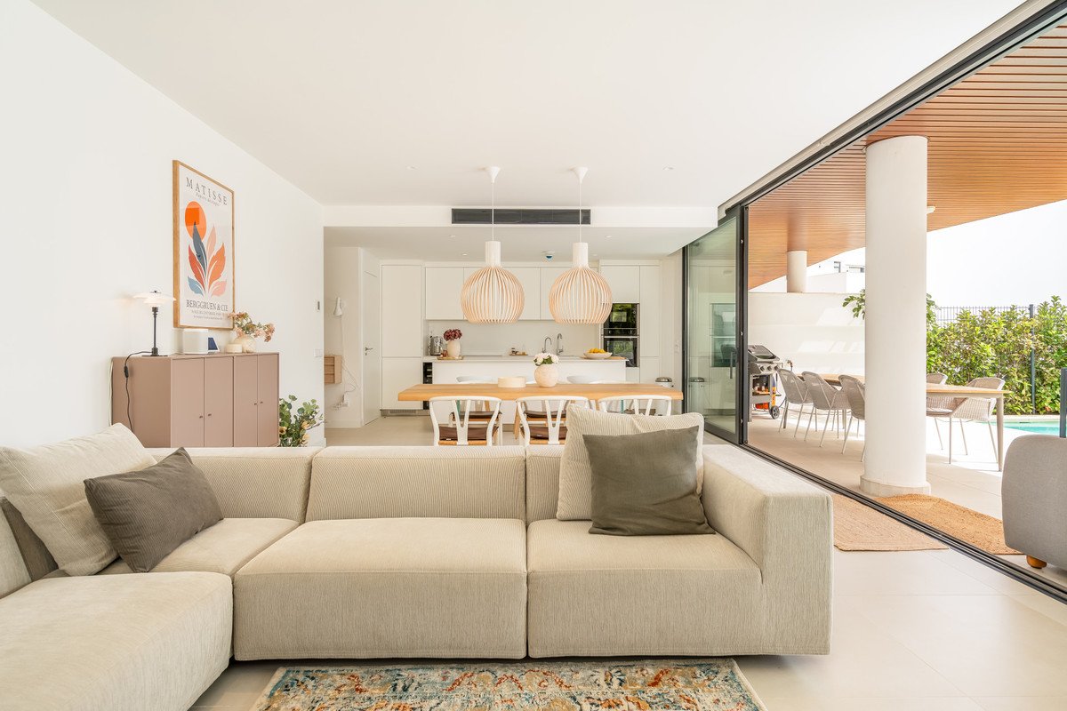 3 Bed Ground Floor Apartment in Higueron