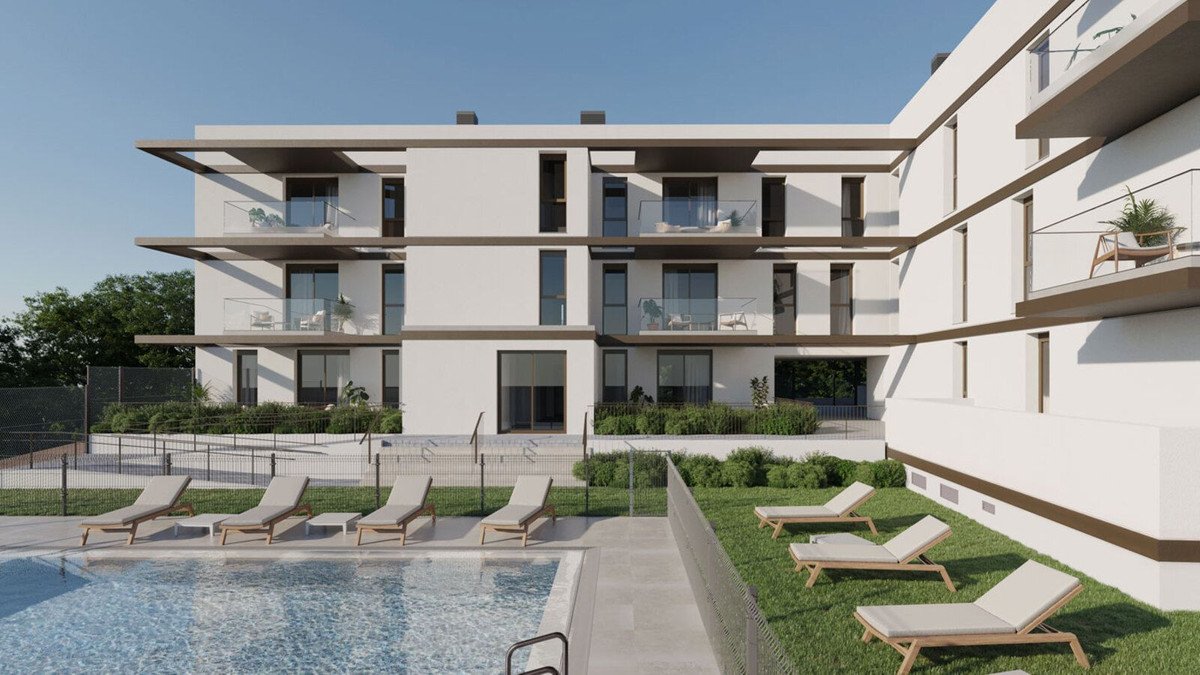 3 Bed Top Floor Apartment in Estepona