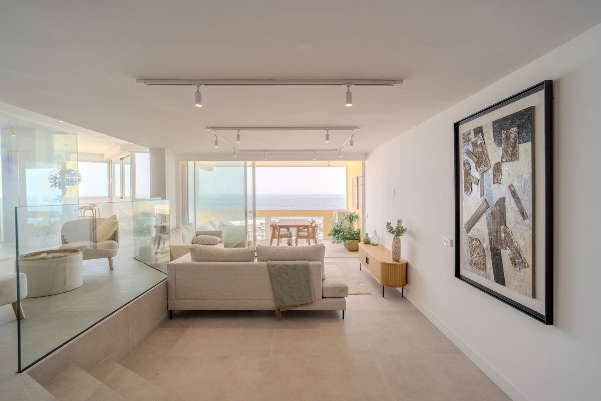 3 Bed Top Floor Apartment in Marbella