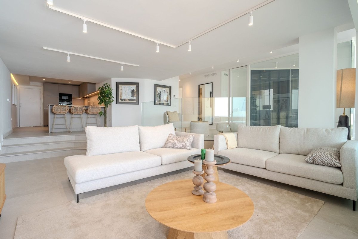 3 Bed Top Floor Apartment in Marbella