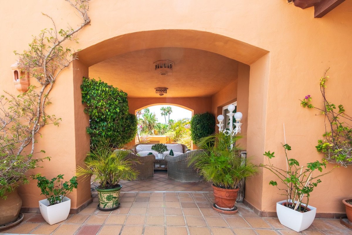 3 Bed Middle Floor Apartment in Nueva Andalucía