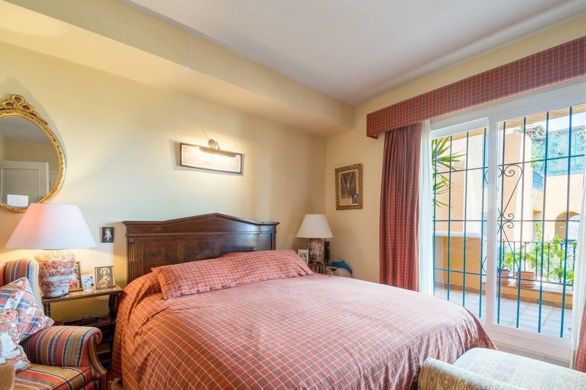 3 Bed Middle Floor Apartment in Nueva Andalucía