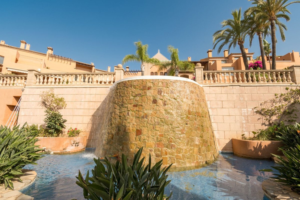 3 Bed Middle Floor Apartment in Nueva Andalucía