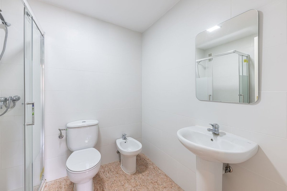 2 Bed Middle Floor Apartment in San Luis de Sabinillas