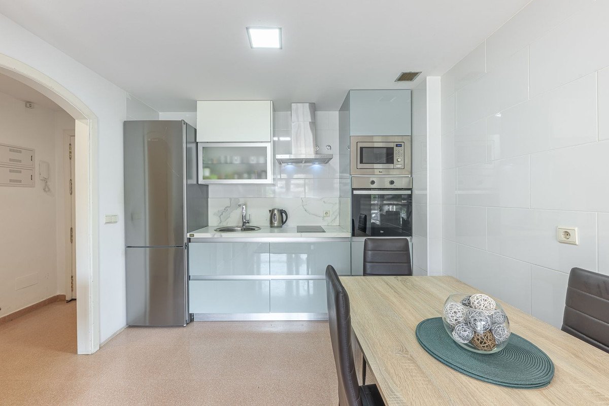 2 Bed Middle Floor Apartment in San Luis de Sabinillas