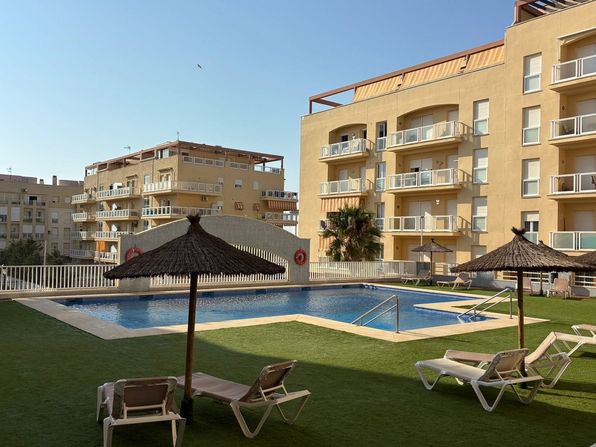 2 Bed Middle Floor Apartment in San Luis de Sabinillas