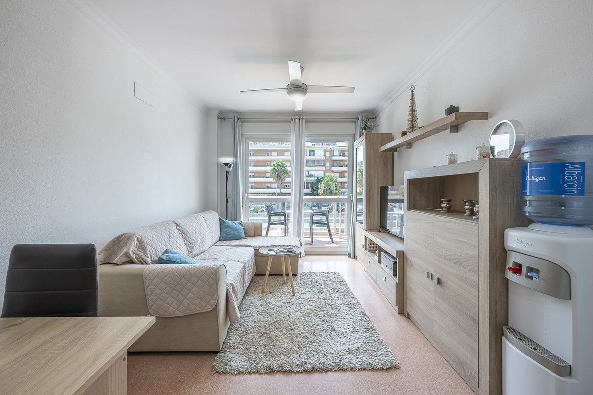 2 Bed Middle Floor Apartment in San Luis de Sabinillas