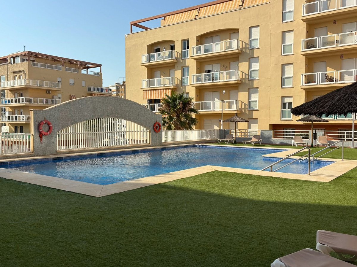 2 Bed Middle Floor Apartment in San Luis de Sabinillas