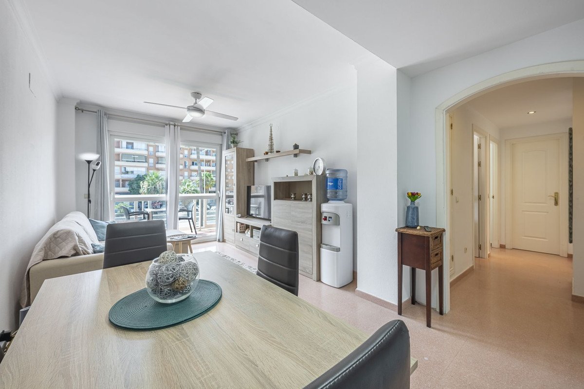 2 Bed Middle Floor Apartment in San Luis de Sabinillas