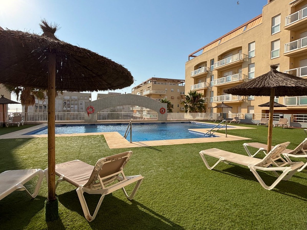 2 Bed Middle Floor Apartment in San Luis de Sabinillas