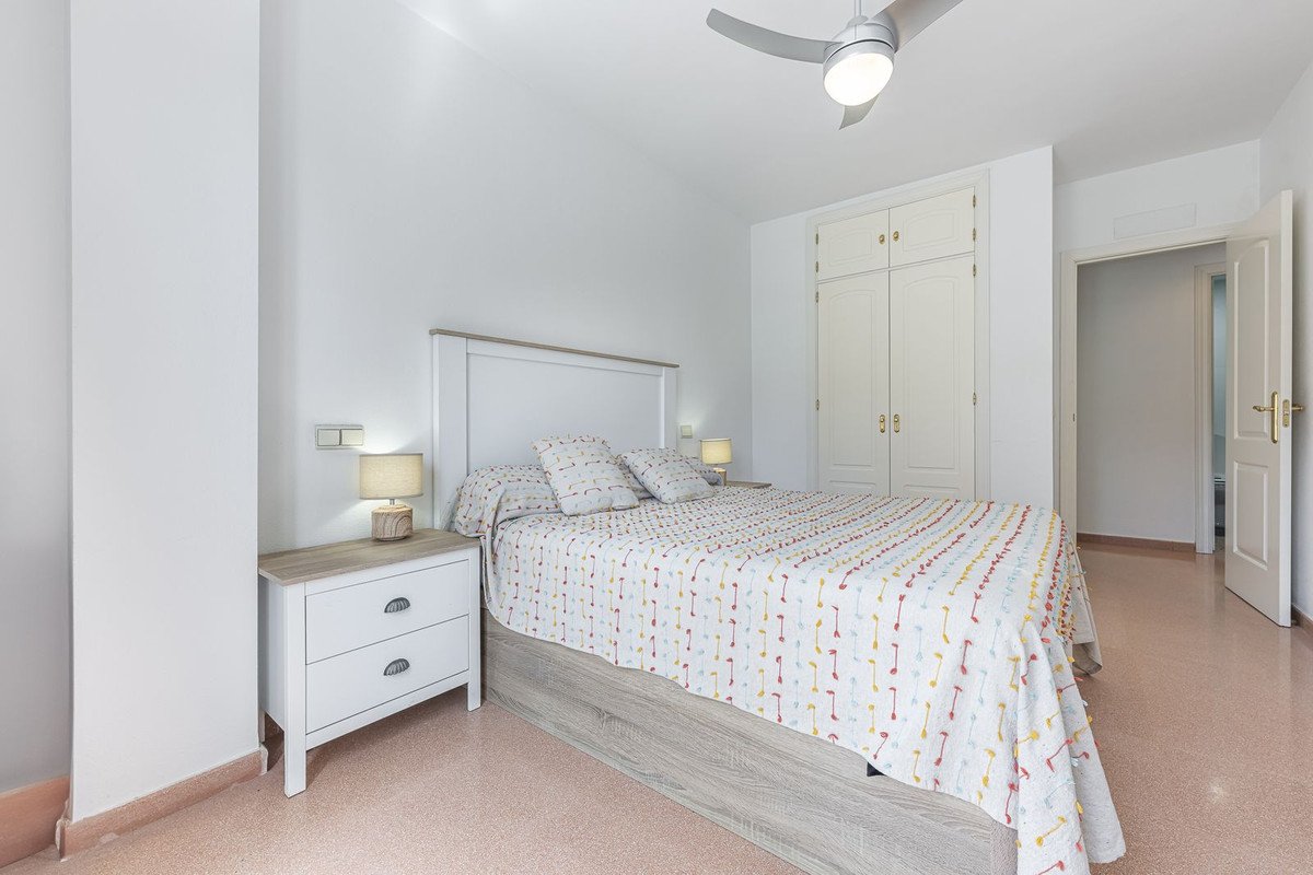 2 Bed Middle Floor Apartment in San Luis de Sabinillas