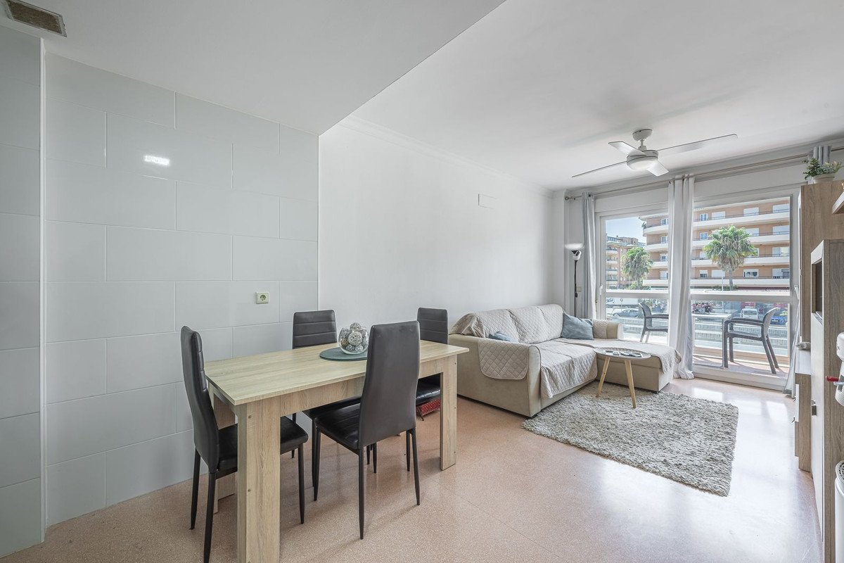 2 Bed Middle Floor Apartment in San Luis de Sabinillas