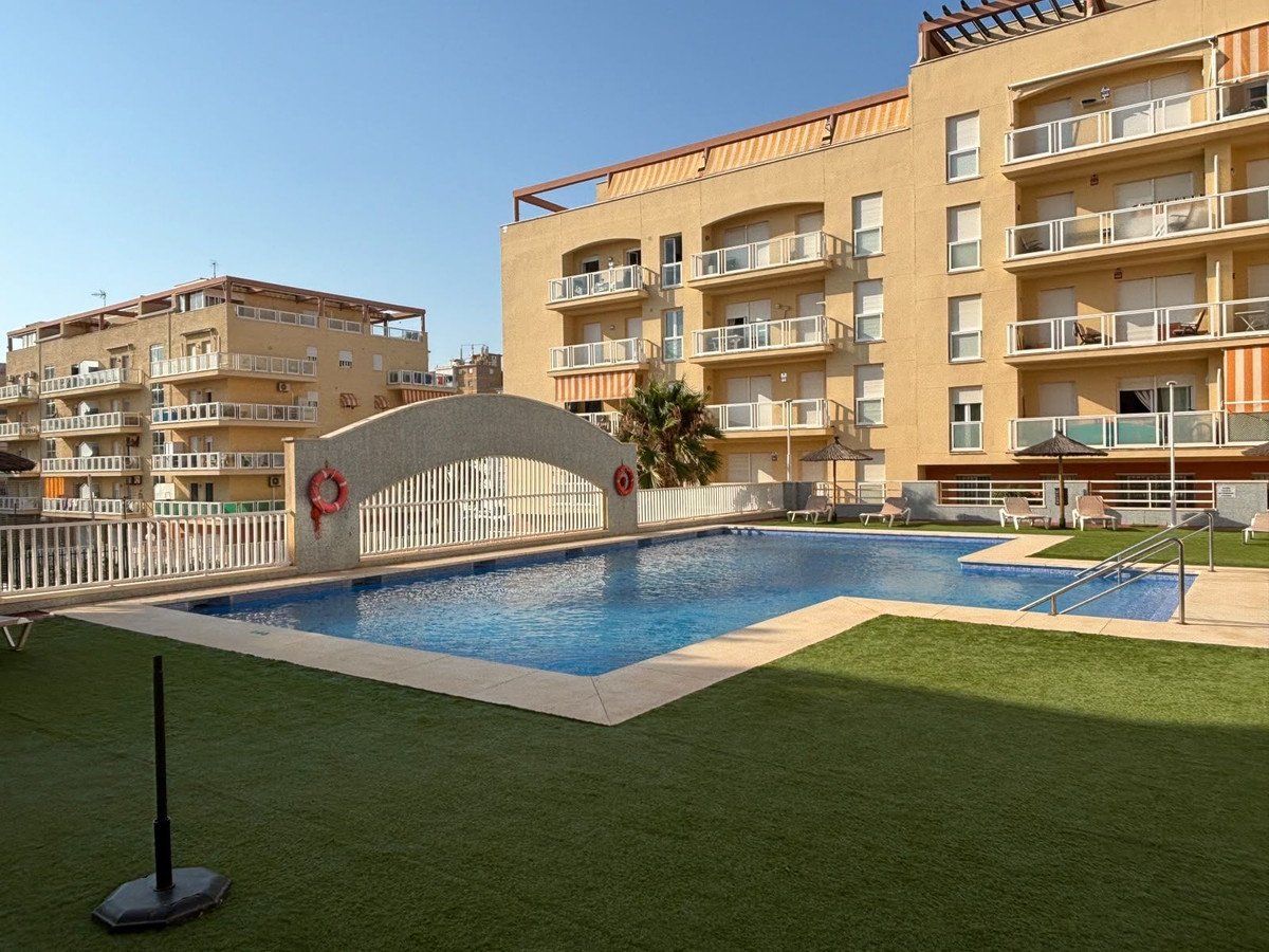2 Bed Middle Floor Apartment in San Luis de Sabinillas