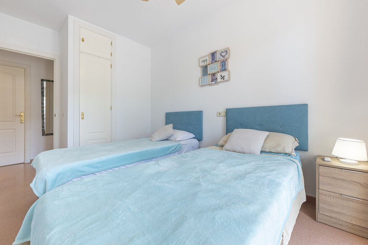 2 Bed Middle Floor Apartment in San Luis de Sabinillas