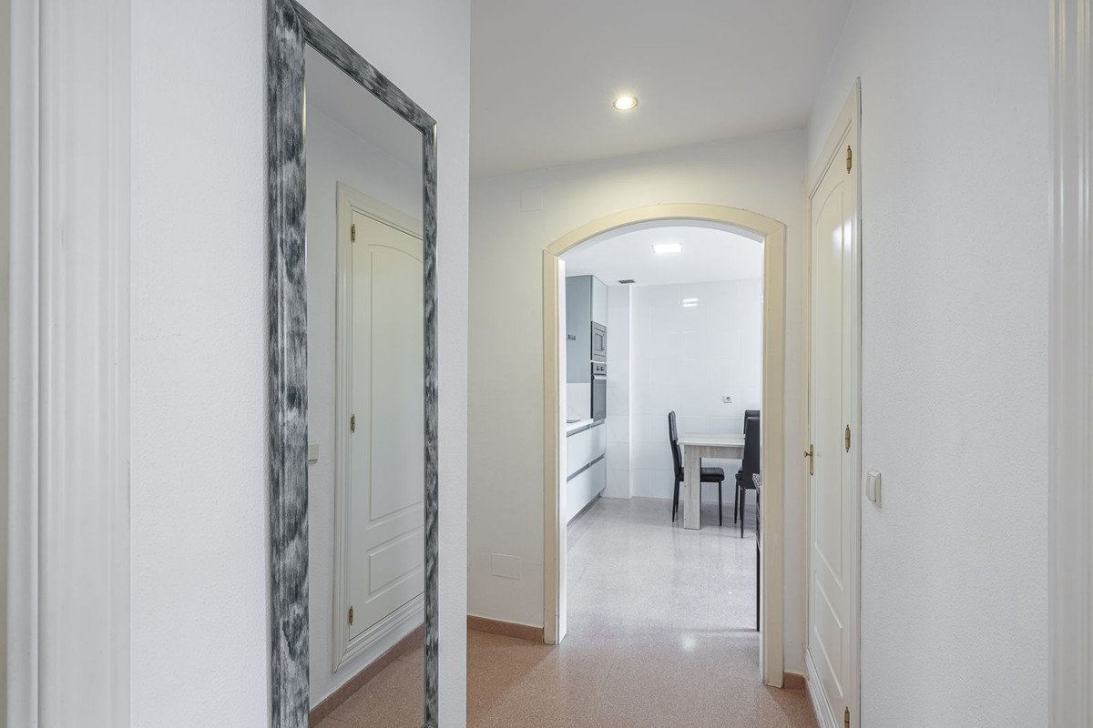 2 Bed Middle Floor Apartment in San Luis de Sabinillas