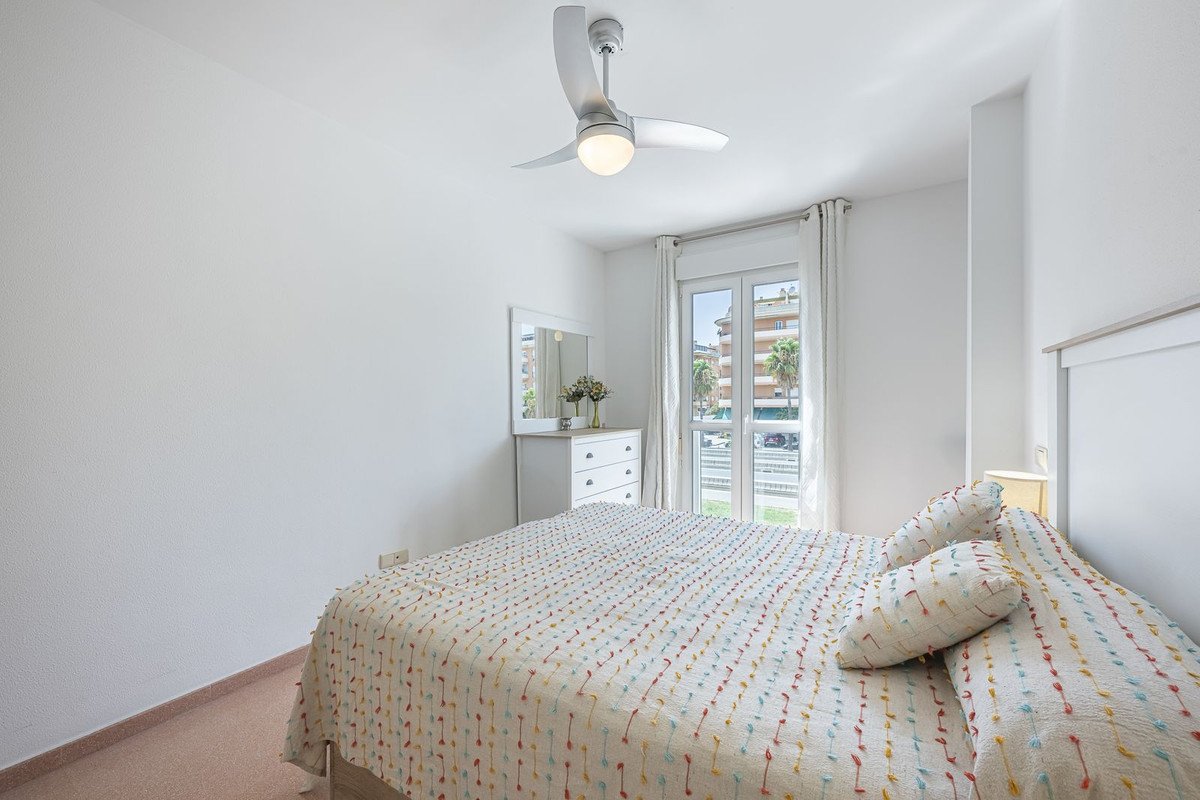 2 Bed Middle Floor Apartment in San Luis de Sabinillas