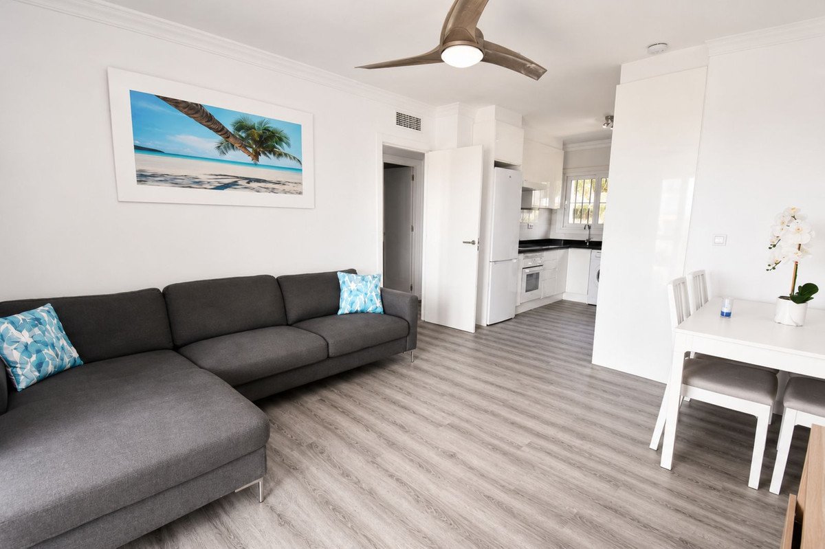 2 Bed Middle Floor Apartment in El Chaparral
