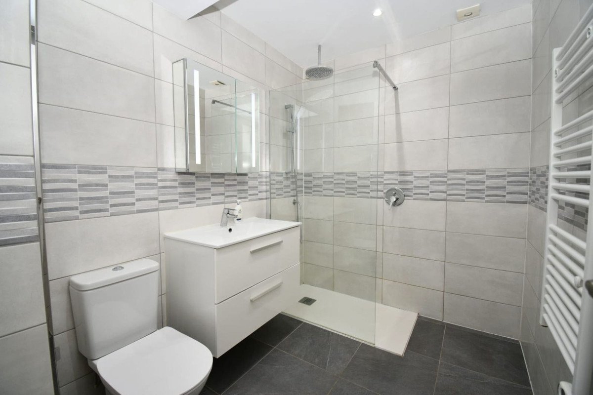 2 Bed Middle Floor Apartment in El Chaparral