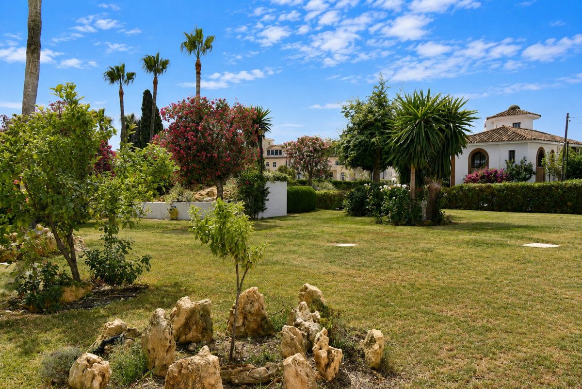 2 Bed Middle Floor Apartment in El Chaparral