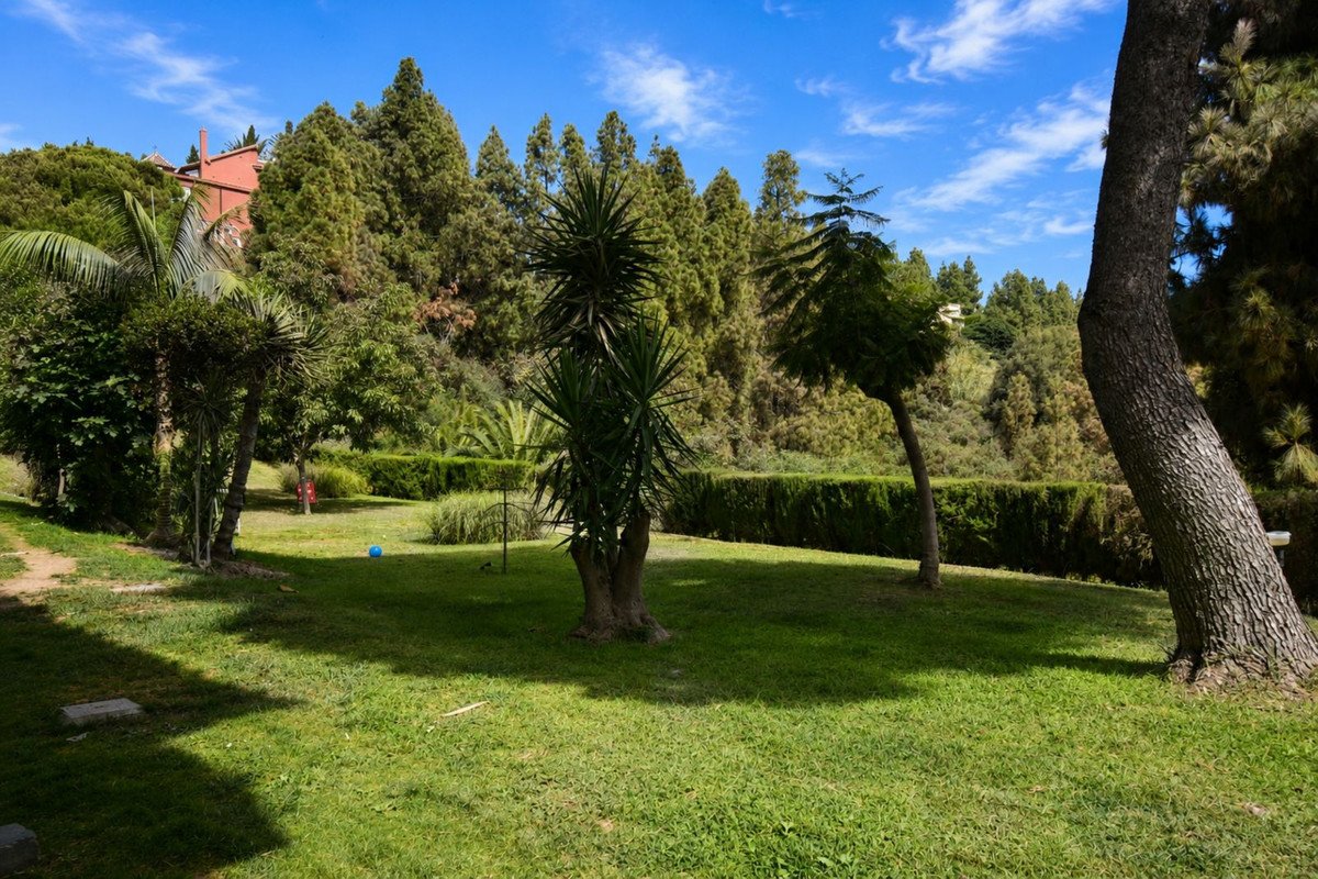 2 Bed Middle Floor Apartment in El Chaparral