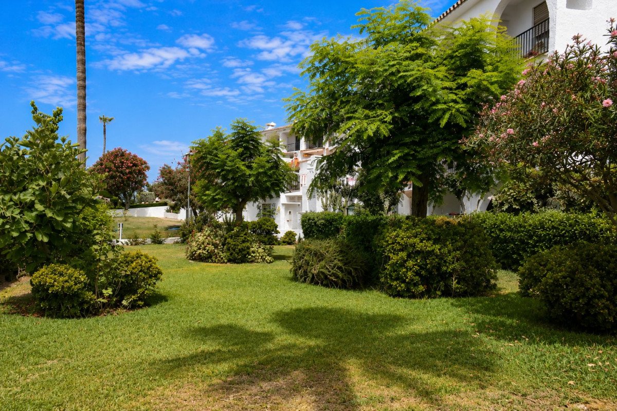 2 Bed Middle Floor Apartment in El Chaparral