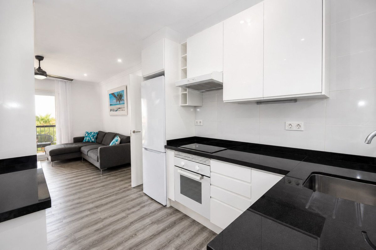 2 Bed Middle Floor Apartment in El Chaparral